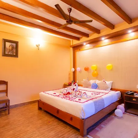 Paradise Boutique Hotel Pokhara Exterior photo